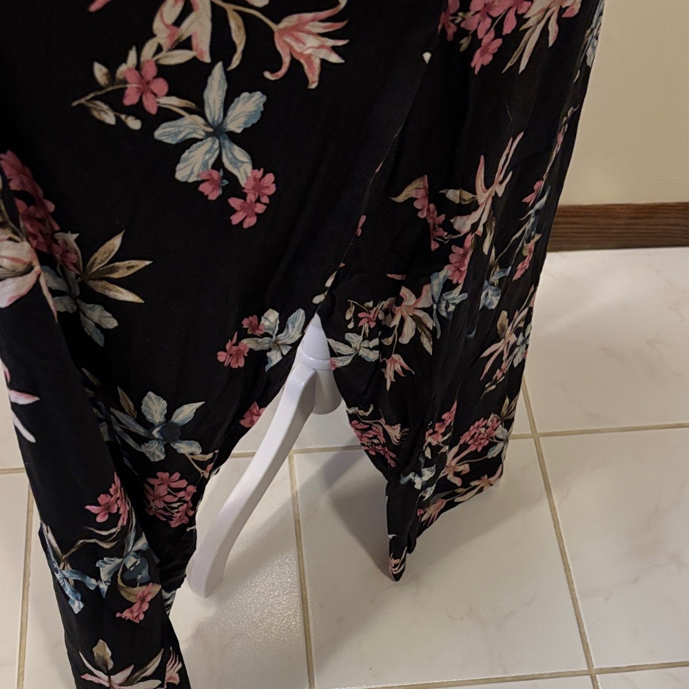 NWT Torrid Black and Pink Floral Top and matching pants - size 1X - Picture 4 of 14